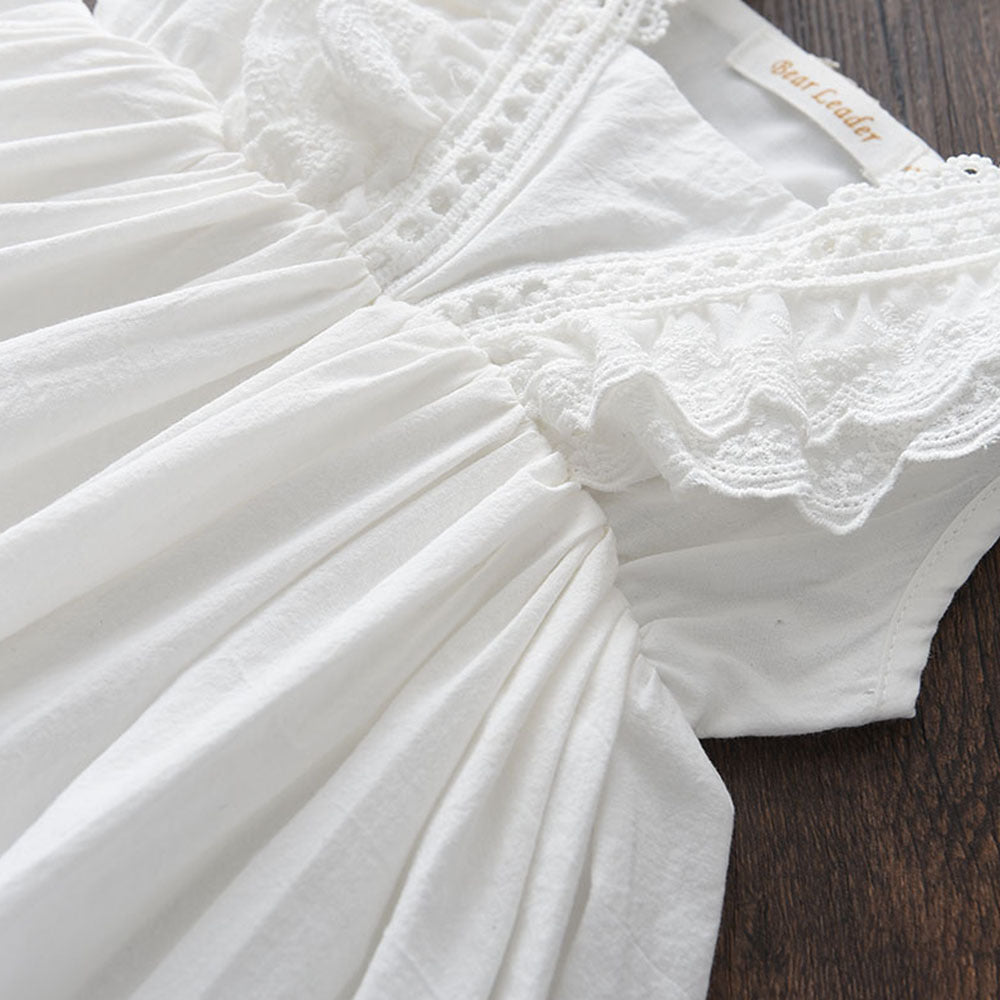 Robe Blanche en Dentelle avec Col Rond